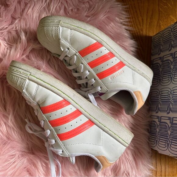Adidas Original Superstar in White and Signal Pink size 6.5 Womens VGUC - Picture 4 of 12